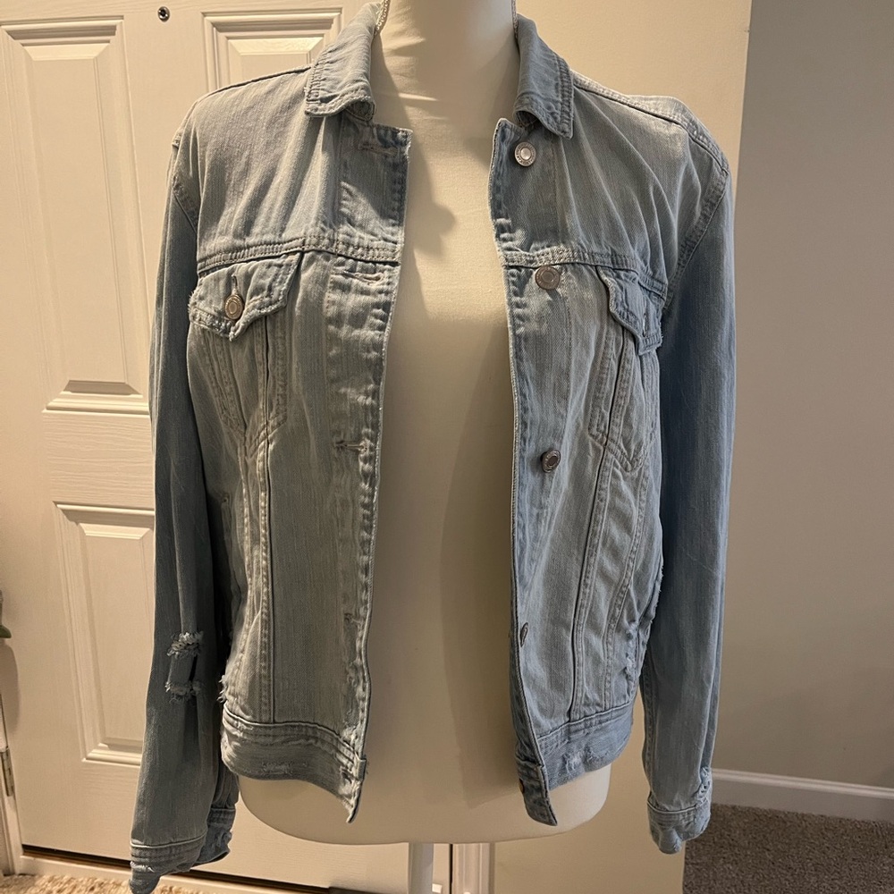 American Eagle light wash patchwork distressed denim jacket size medium